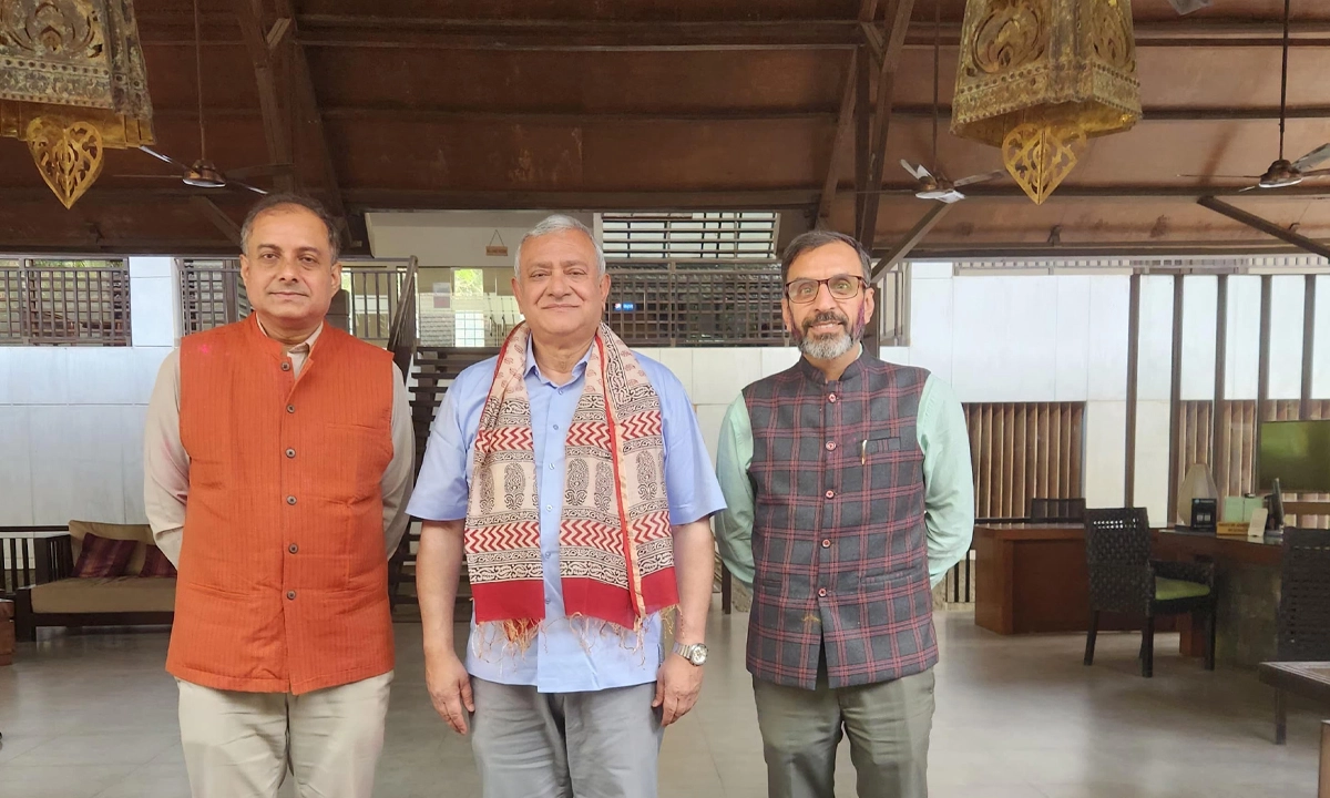 নাসের রহমান ও ভারতের সহকারী হাইকমিশনার অনিরুদ্ধ দাশ। ছবি- রূপালী বাংলাদেশ