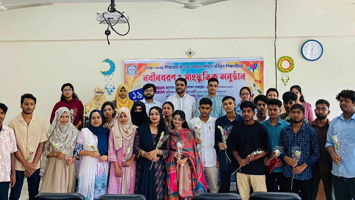 ইবিতে জার্নালিজম বিভাগে ২০২৪-২৫ শিক্ষাবর্ষের শিক্ষার্থীদের নবীনবরণ। ছবি- রূপালী বাংলাদেশ