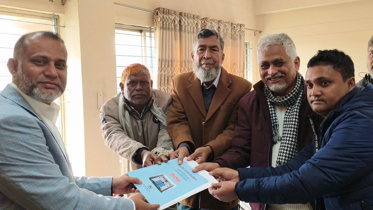 ঠাকুরগাঁও-৩ আসনে বিএনপি মনোনীত সংসদ সদস্য প্রার্থী জাহিদুর রহমান মনোনয়নপত্র সংগ্রহ। ছবি- রূপালী বাংলাদেশ