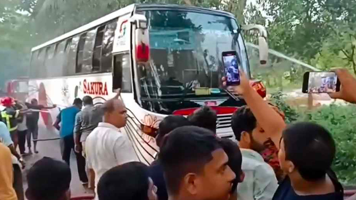 বাস-মোটরসাইকেল সংঘর্ষে শিক্ষক নিহত। ছবি- সংগৃহীত