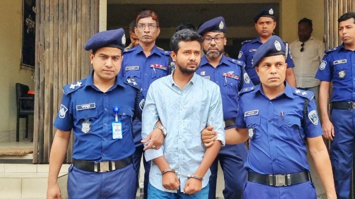 গ্রেপ্তার মূল হোতা মনির হোসেন। ছবি : সংগৃহীত