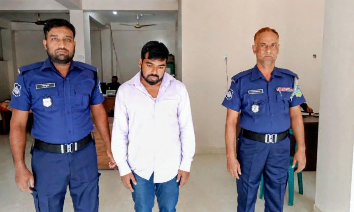 মায়ের ভরণপোষণ না দেওয়ায় ছেলে গ্রেপ্তার