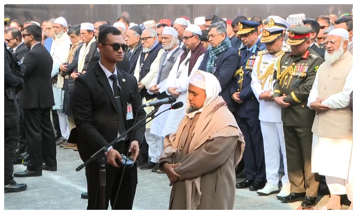 সাবেক প্রধানমন্ত্রী ও বিএনপির চেয়ারপারসন খালেদা ‍জিয়ার জানাজা সম্পন্ন। ছবি : সংগৃহীত