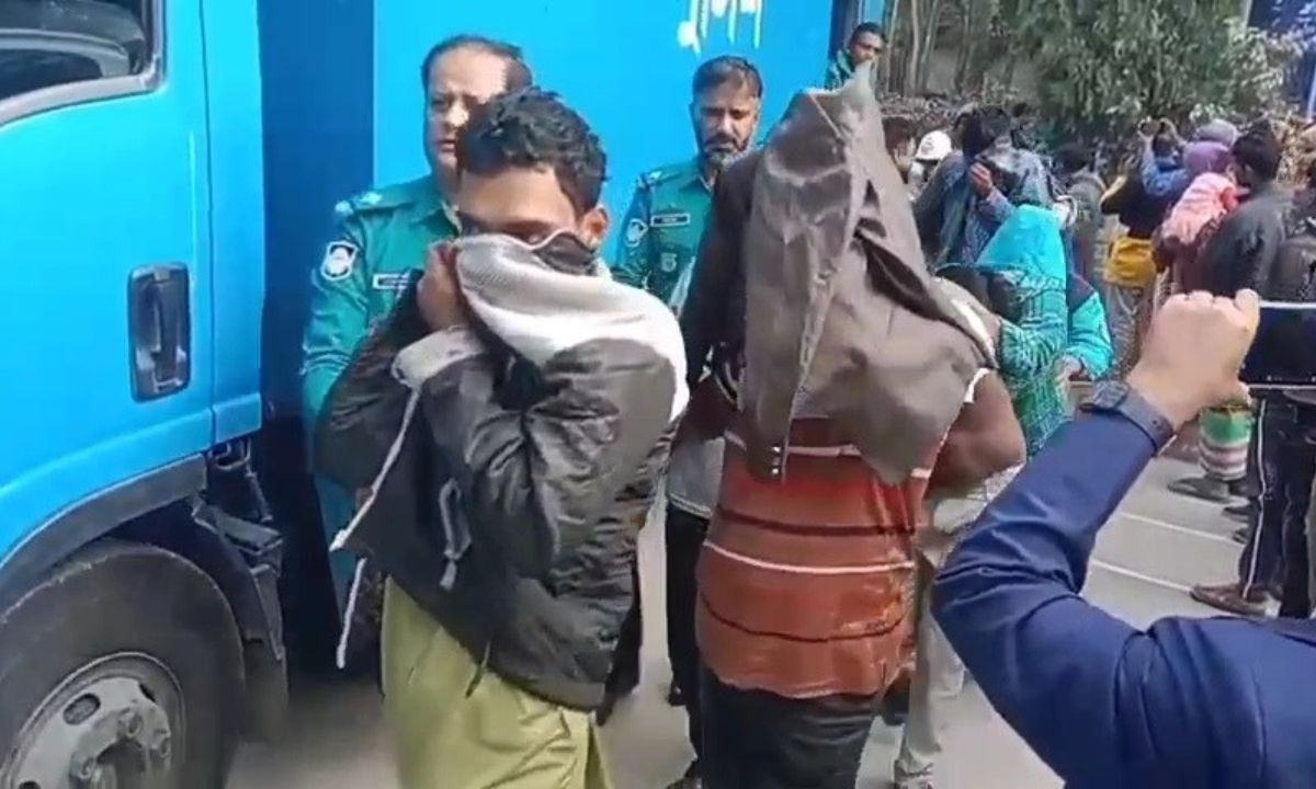 গ্রেপ্তারকৃতরা। ছবি- রূপালী বাংলাদেশ