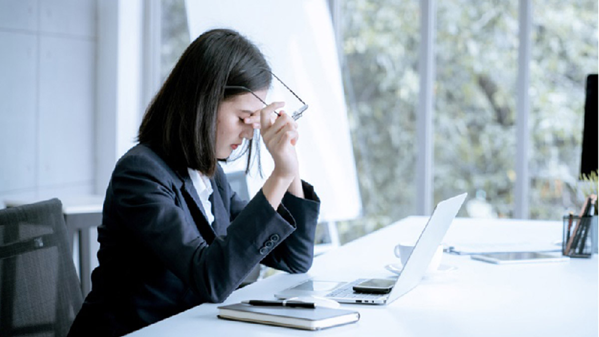 অফিসের কাজে আগ্রহ হারান যে কারণে।  ছবি- সংগৃহীত