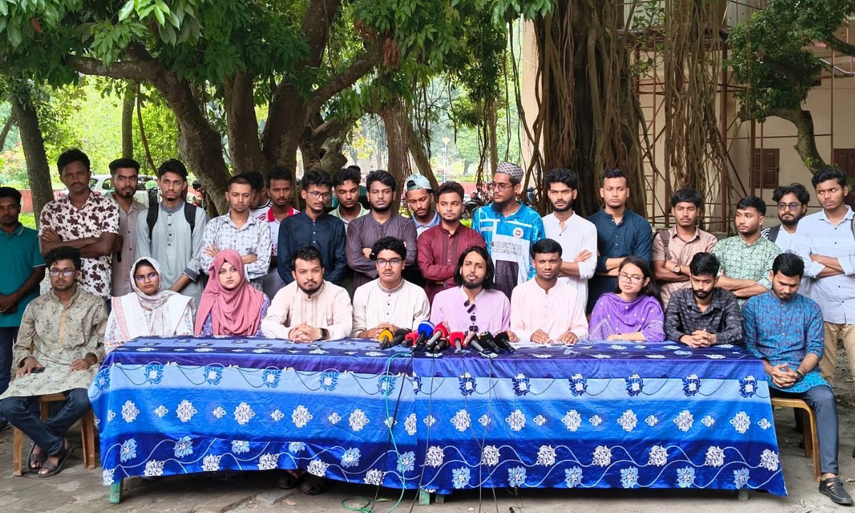 সংবাদ সম্মেলনে ‘আধিপত্যবিরোধী ঐক্য’ গঠিত প্যানেলের সদস্যরা। ছবি- রূপালী বাংলাদেশ