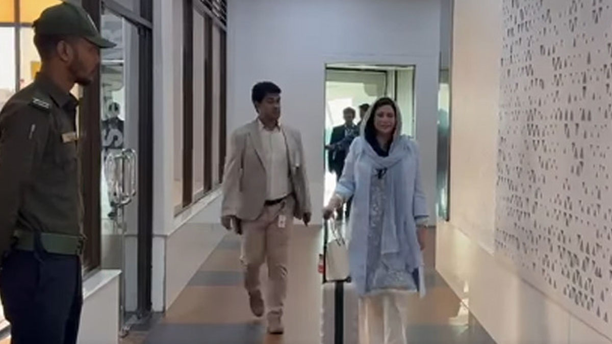 বিমানবন্দরে ডা. জুবাইদা রহমান। ছবি- ভিডিও থেকে নেওয়া