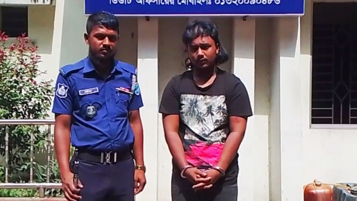 আটক যুবক রাতুল তালুকদার। ছবি- রূপালী বাংলাদেশ