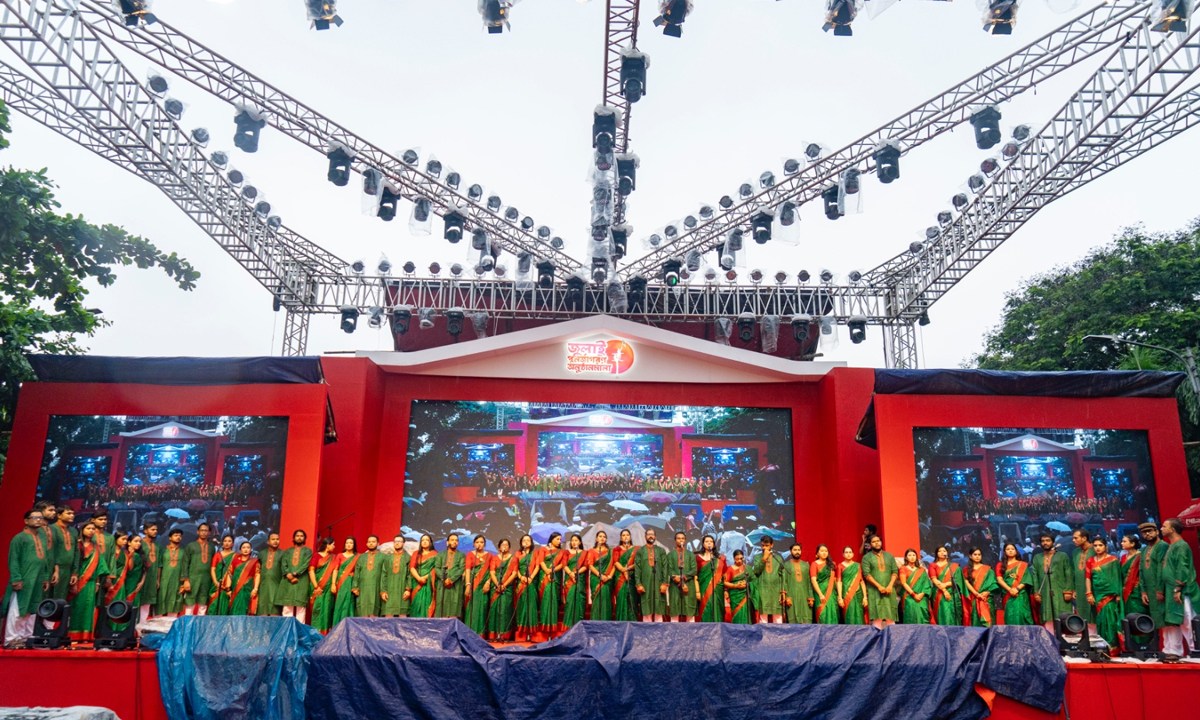 মানিক মিয়া এভিনিউতে বর্ণাঢ্য আয়োজনের মাধ্যমে ৩৬ জুলাই উদযাপিত। ছবি- রূপালী বাংলাদেশ