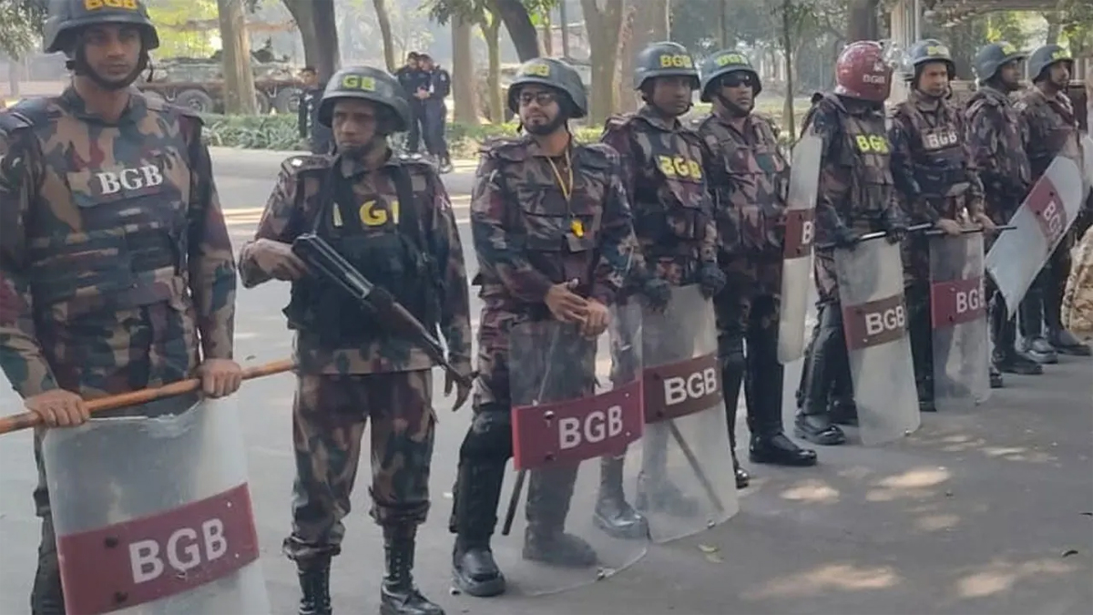 রাষ্ট্রীয় ভবন যমুনার নিরাপত্তায় বিজিবি মোতায়েন। ছবি : সংগৃহীত