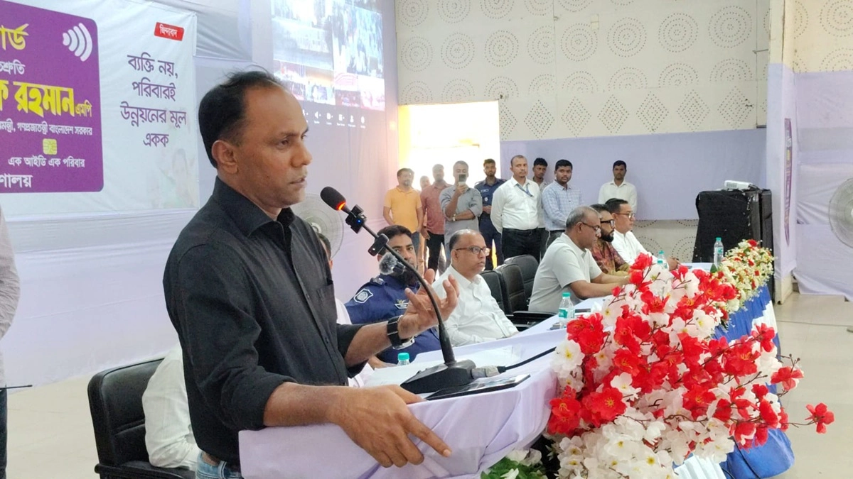 কথা বলেন জাতীয় সংসদের ডেপুটি স্পিকার ব্যারিস্টার কায়সার কামাল। ছবি : রূপালী বাংলাদেশ