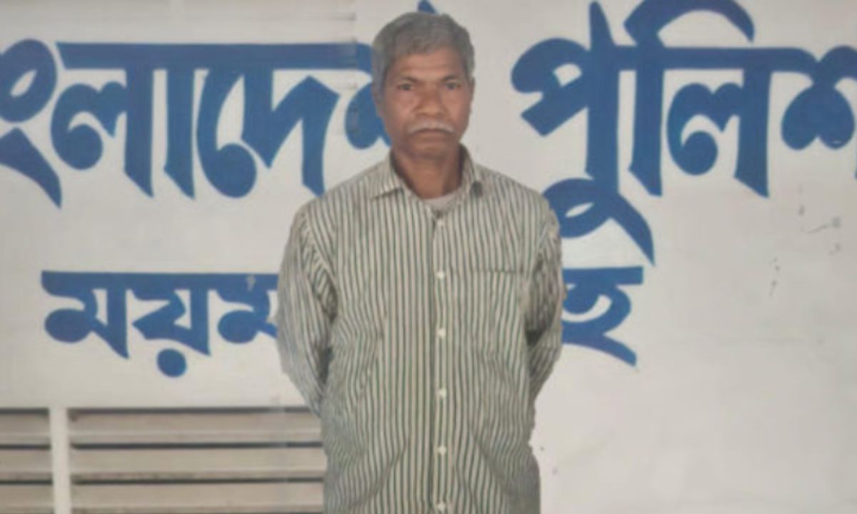 আটক কাজল চক্রবর্তী। ছবি : রূপালী বাংলাদেশ
