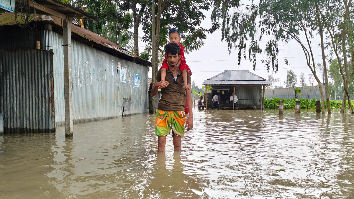 তিস্তার পানি কমলেও কমেনি দুর্ভোগ