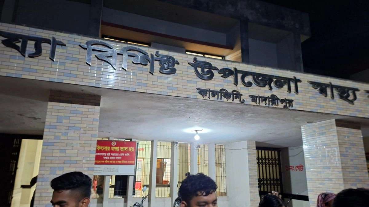 আতশবাজি বিস্ফোরণে স্কুলছাত্রের পাঁচ আঙুল ছিন্নভিন্ন