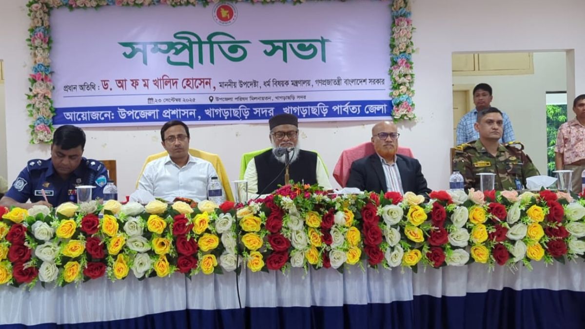 বক্তব্য দেন ধর্মবিষয়ক মন্ত্রণালয়ের উপদেষ্টা ড. আ ফ ম খালিদ হোসেন। ছবি- রূপালী বাংলাদেশ