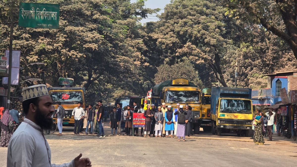 কুষ্টিয়া-খুলনা মহাসড়কে যান চলাচল স্বাভাবিক। ছবি- রূপালী বাংলাদেশ