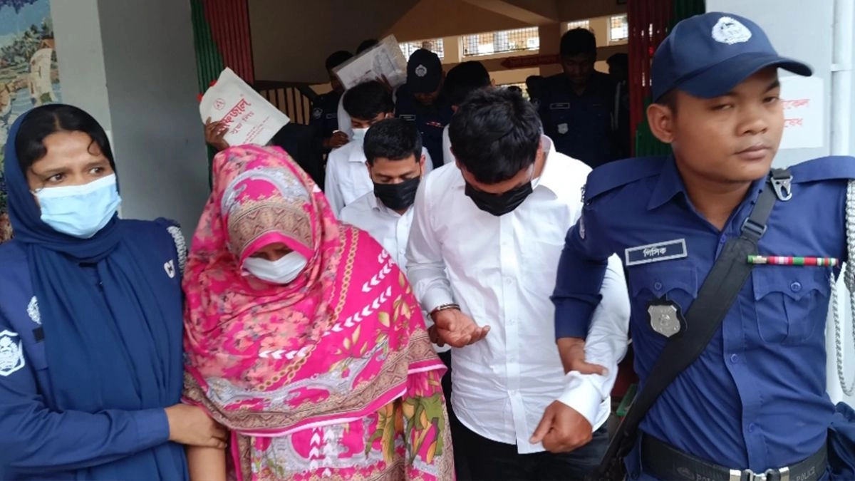 আটককৃতরা। ছবি : রূপালী বাংলাদেশ