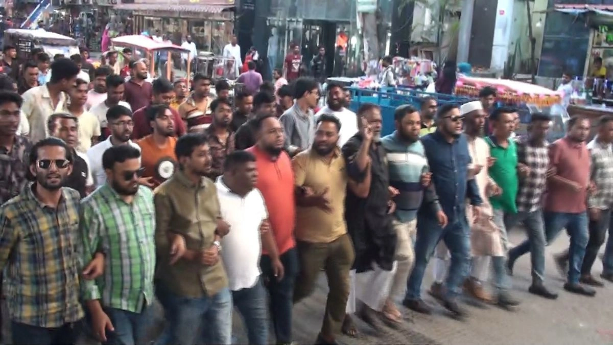 হাসিনার মৃত্যুদণ্ডের রায়ে গাজীপুরের কোনাবাড়ীতে আনন্দ মিছিল। ছবি- রূপালী বাংলাদেশ