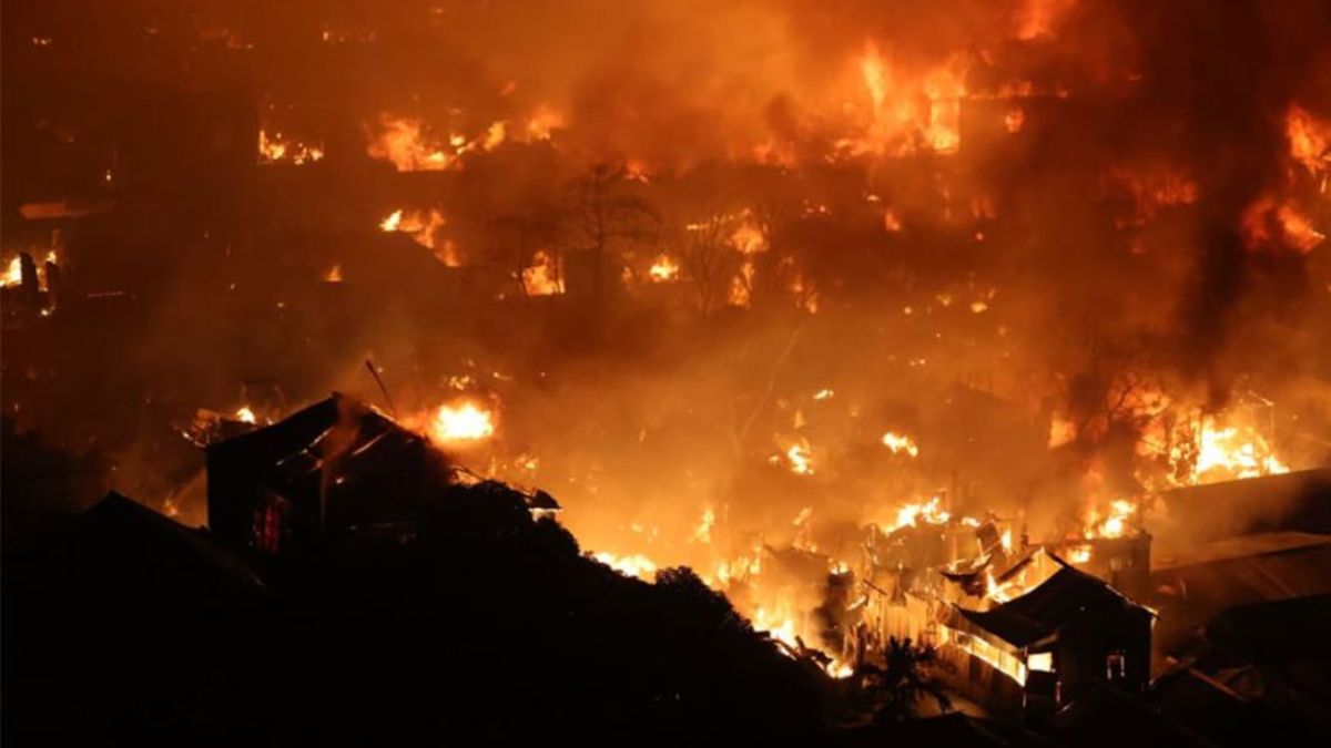 জ্বলছে কড়াইল বস্তি। ছবি- সংগৃহীত