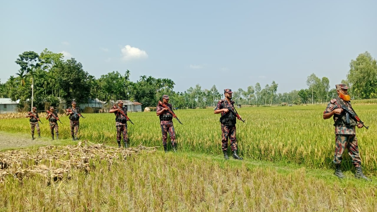 সীমান্তে বিজিবির টহল। ছবি : রূপালী বাংলাদেশ