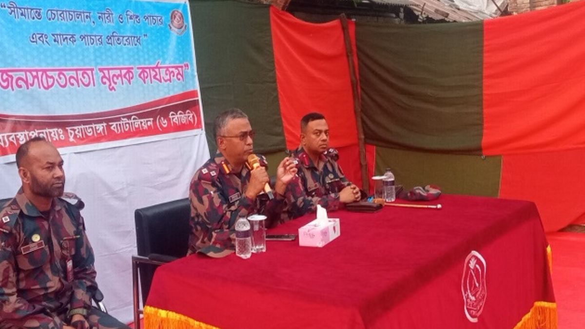 বক্তব্য দেন কুষ্টিয়া সেক্টর কমান্ডার কর্নেল ইখতিয়ার। ছবি- রূপালী বাংলাদেশ