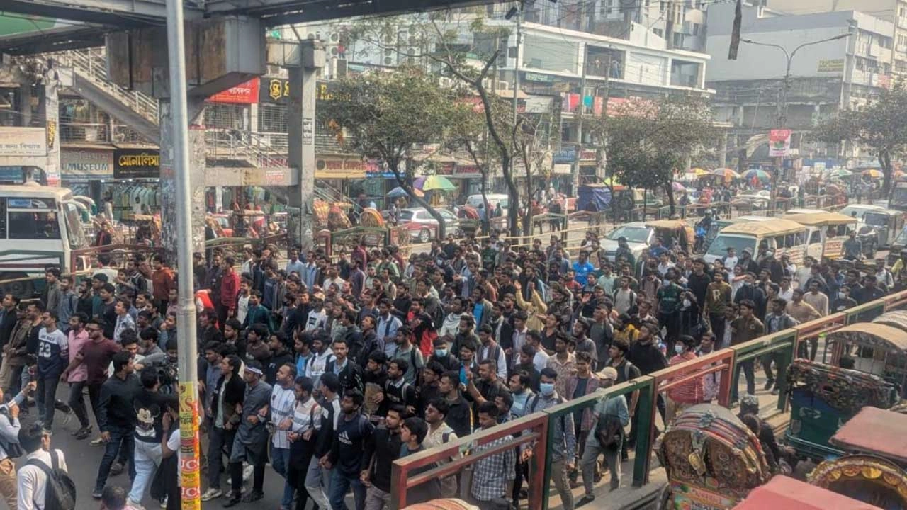সায়েন্স ল্যাব অবরোধ সাত কলেজের। ছবি : সংগৃহীত