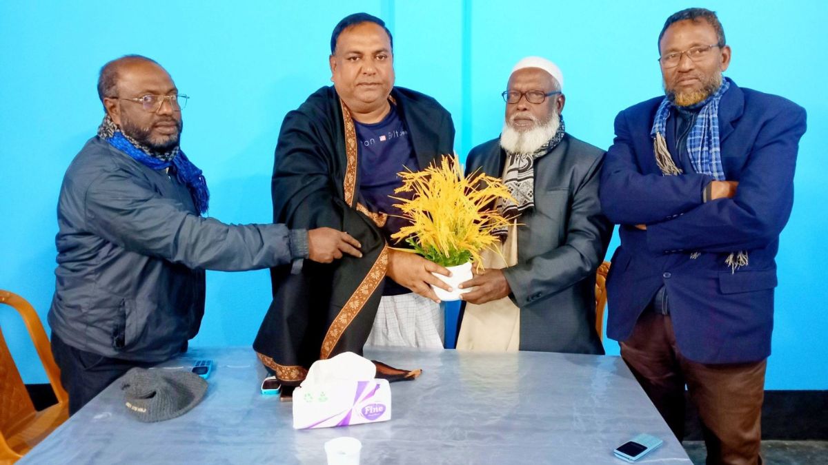 জামায়াতের বহিষ্কৃত নেতা আব্দুল লতিফ মাস্টারে বিএনপিতে যোগদান। ছবি- রূপালী বাংলাদেশ