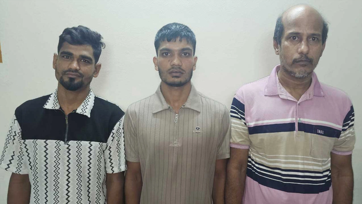 আটক তিন মাদক ব্যবসায়ী।   ছবি- সংগৃহীত