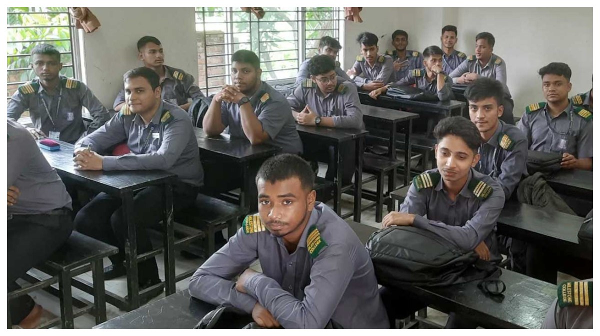 শ্রেণিকক্ষে উপস্থিত হয়েছে মাইলস্টোন স্কুল অ্যান্ড কলেজের শিক্ষার্থীরা। ছবি- সংগৃহীত