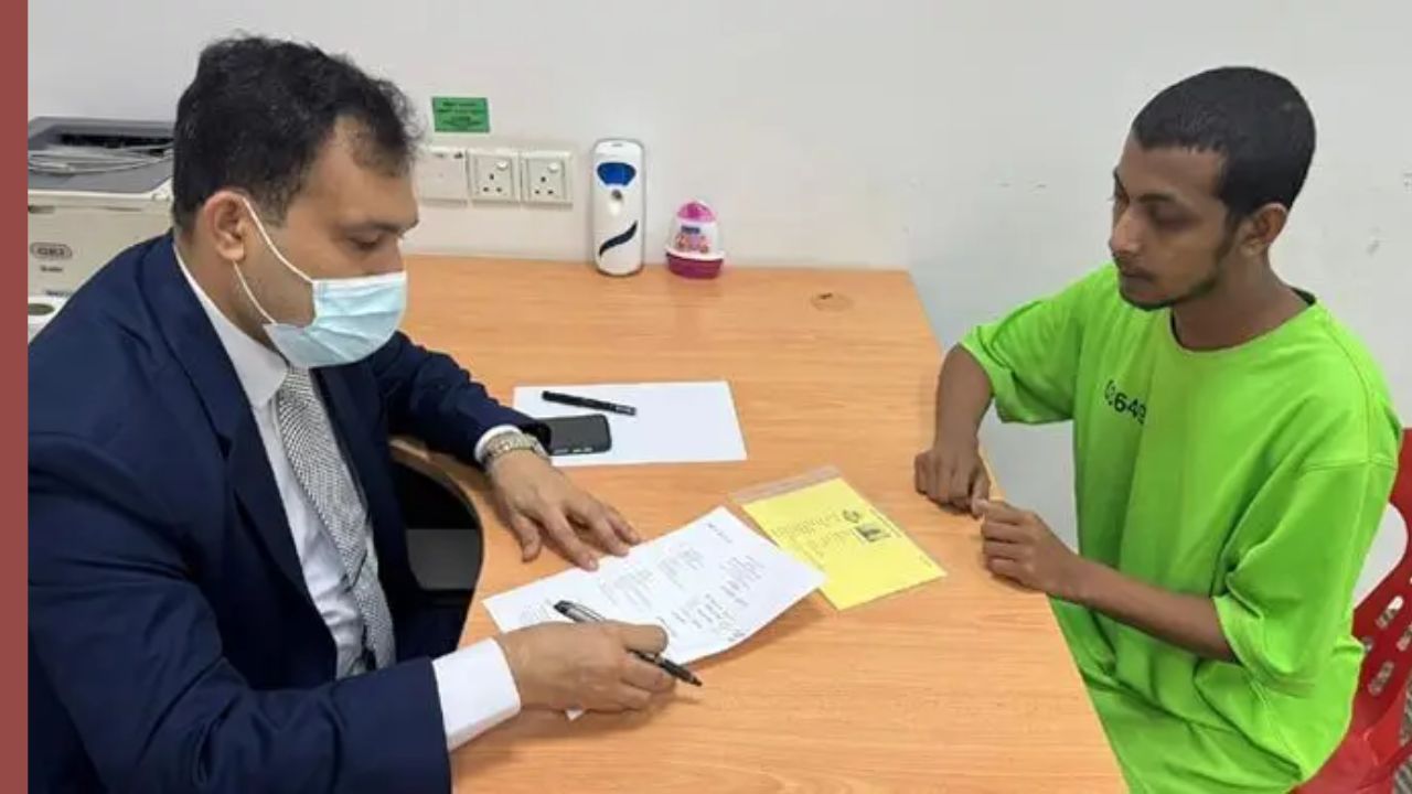 সরকারি খরচে মালয়েশিয়ায় থেকে দেশে ফিরলেন ৭২ বাংলাদেশি