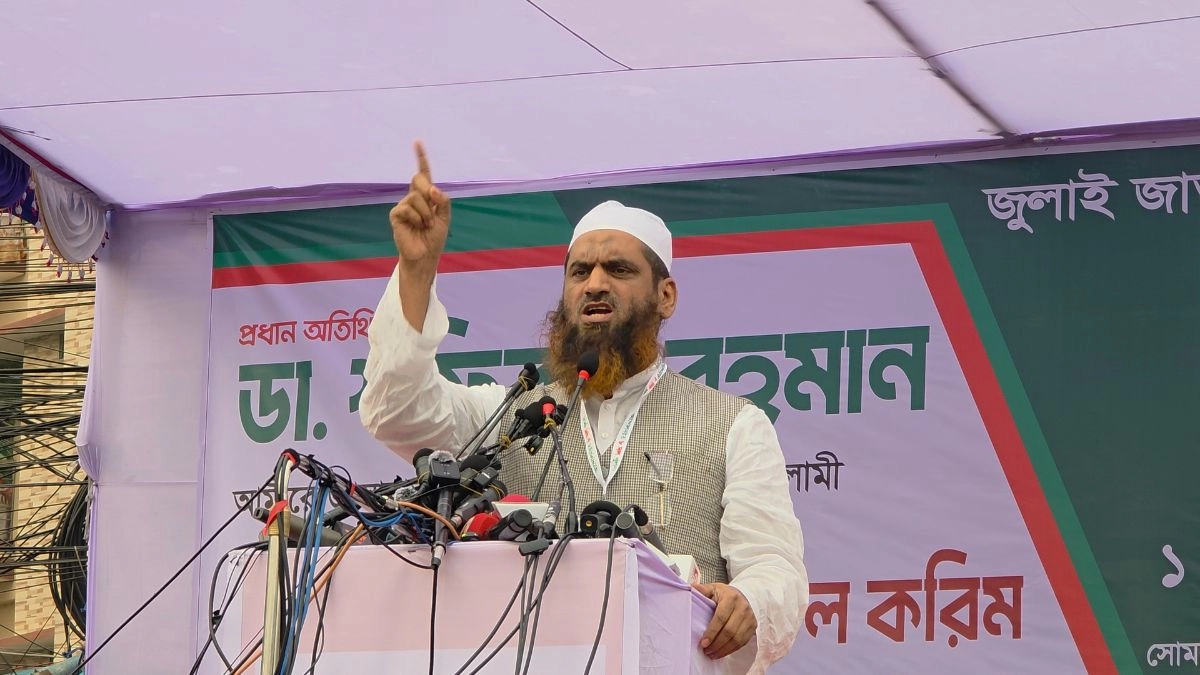 বক্তব্য দেন বাংলাদেশ খেলাফত মজলিসের আমির মাওলানা মামুনুল হক। ছবি- রূপালী বাংলাদেশ