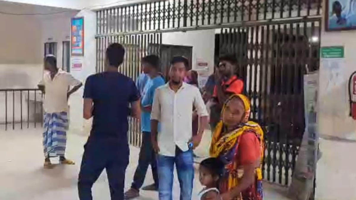 ঘিওরে মোটরসাইকেল দুর্ঘটনা। ছবি- রূপালী বাংলাদেশ
