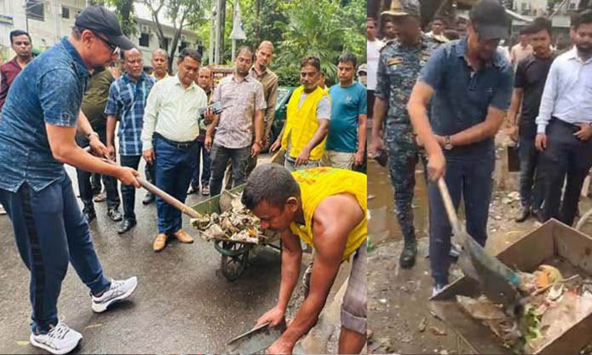 পরিচ্ছন্নকর্মীদের সঙ্গে বর্জ্য পরিষ্কারে নামলেন চসিক মেয়র