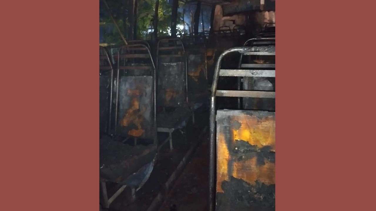 মিরপুরে বাসে আগুন দিয়ে পালাতে গিয়ে নদীতে ঝাঁপ, যুবকের মৃত্যু