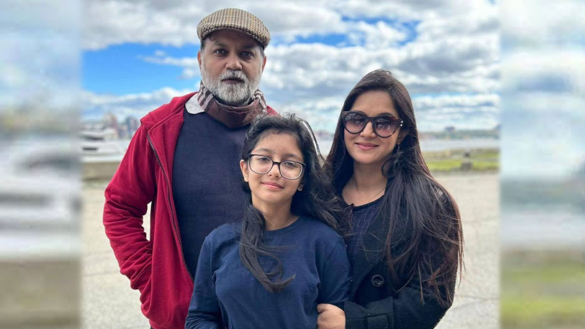 সামাজিক মাধ্যমে সৃজিত, মিথিলা ও আইরার একটি ছবি ভাইরাল হয়েছে।  ছবি- সংগৃহীত