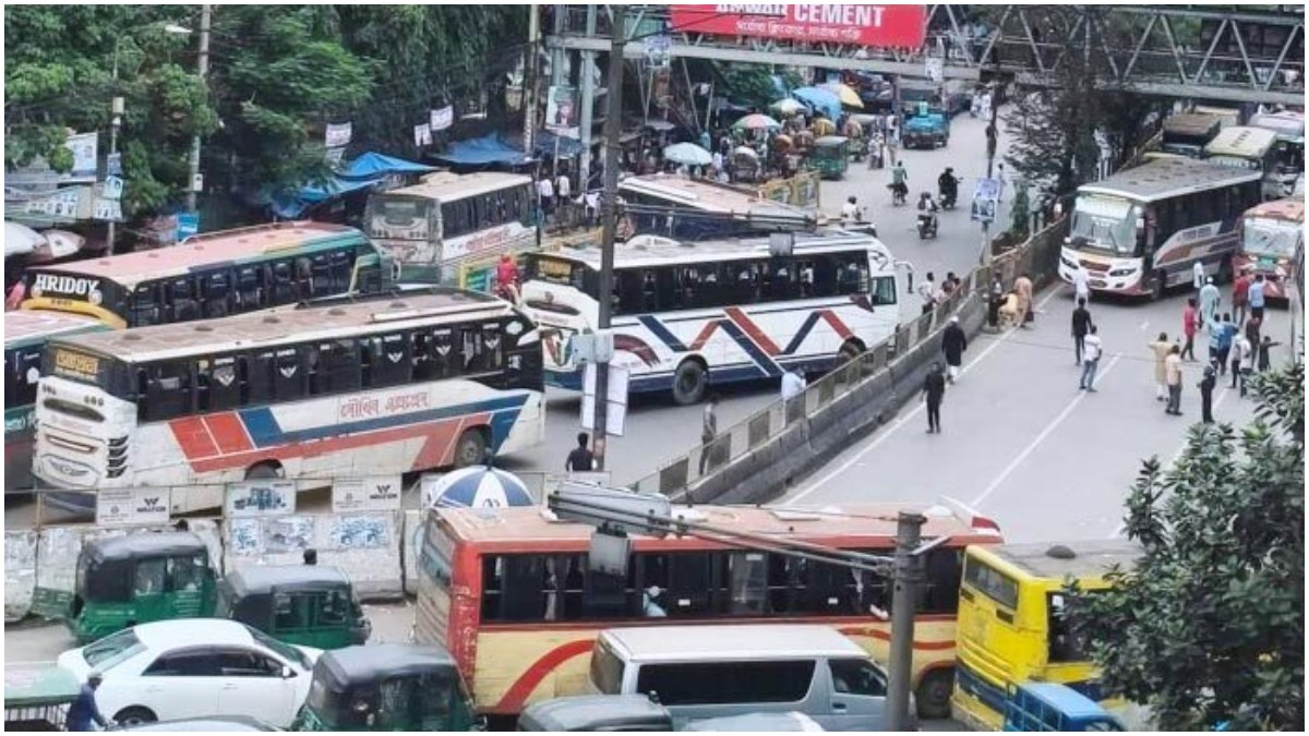মহাখালীতে সড়ক অবরোধ। ছবি- সংগৃহীত