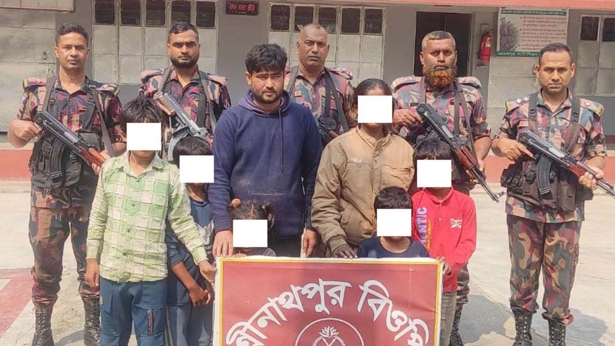 আটককৃতরা। ছবি : রূপালী বাংলাদেশ