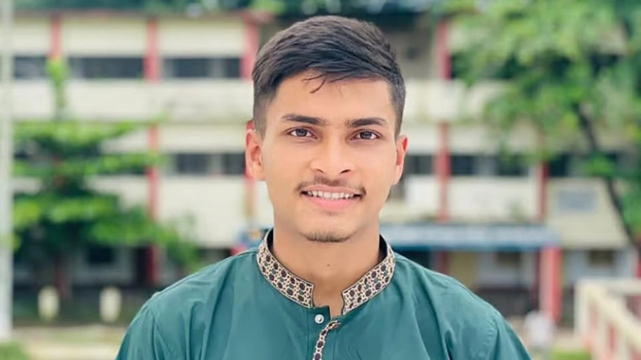 ছুরিকাঘাতে আহত মহিবুল হক। ছবি : সংগৃহীত