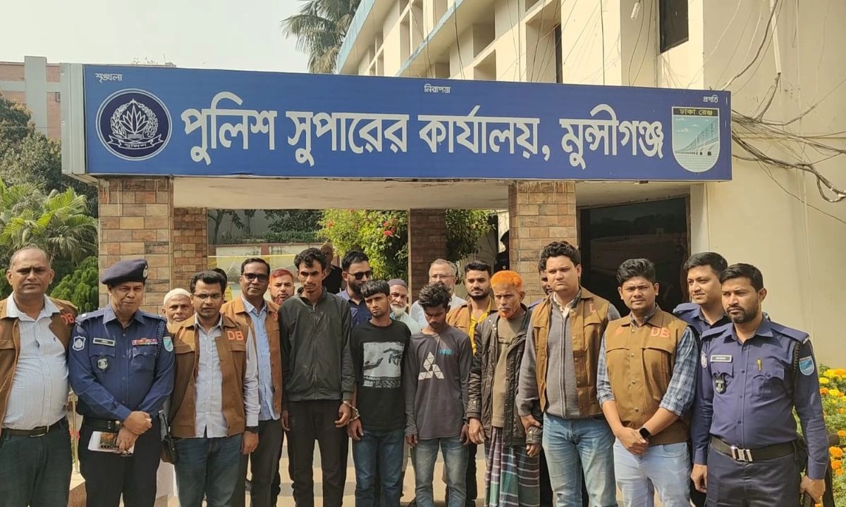 গ্রেপ্তারকৃতরা। ছবি : রূপালী বাংলাদেশ