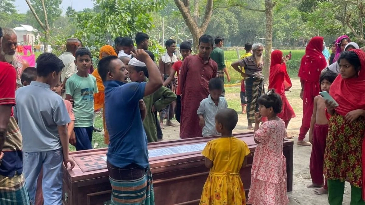 সৌদিতে মিসাইলের আঘাতে নিহত মামুনের মরদেহ নিজ বাড়িতে। ছবি : রূপালী বাংলাদেশ