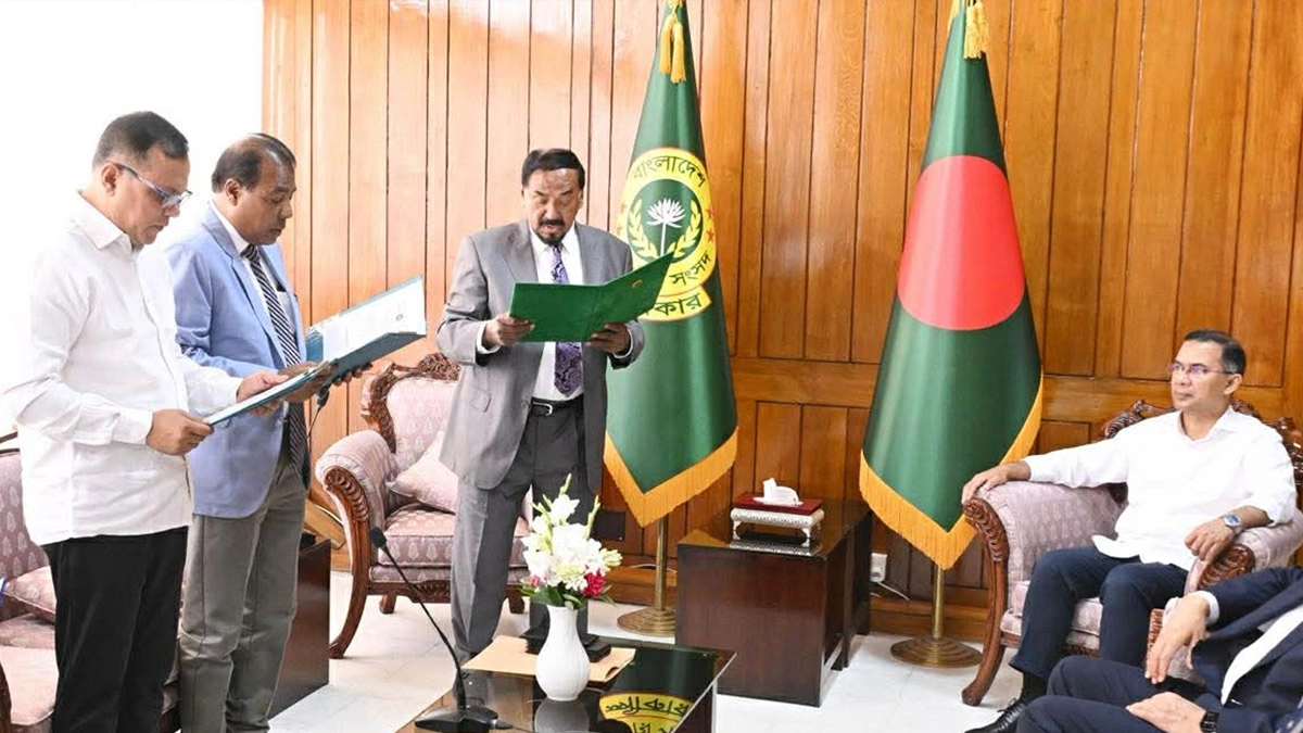 শপথ গ্রহণ করেছেন নবনির্বাচিত দুই সংসদ সদস্য । ছবি : সংগৃহীত