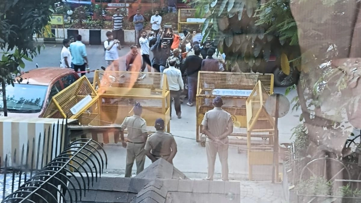 মুম্বাইয়ে বাংলাদেশ উপ-হাইকমিশনের সামনে বিশ্ব হিন্দু পরিষদের বিক্ষোভ। ছবি: সংগৃহীত