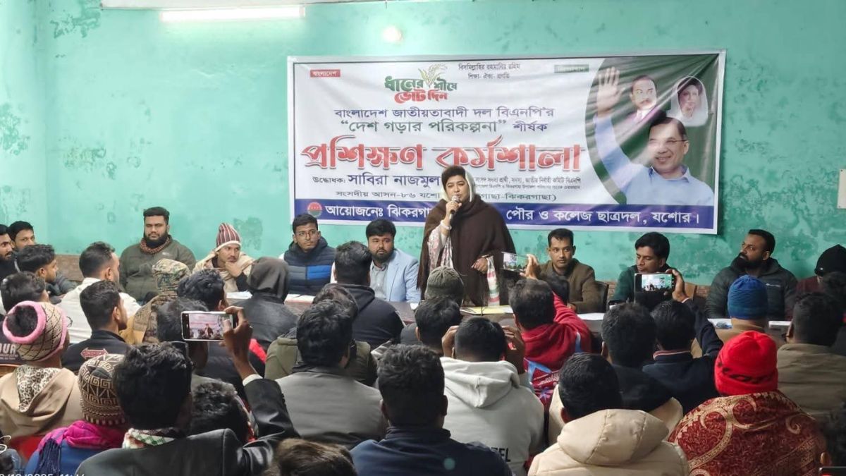 বক্তব্য দেন যশোর-২ আসনের ধানের শীষের প্রার্থী সাবিরা নাজমুল মুন্নি। ছবি- রূপালী বাংলাদেশ