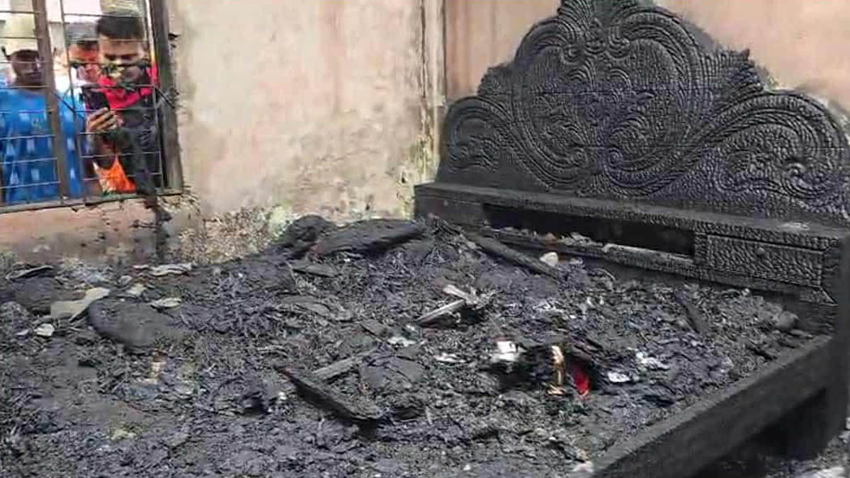 গ্যাস লাইনের আগুনে ১৪ ঘর পুড়ে ছাই। - রূপালী বাংলাদেশ