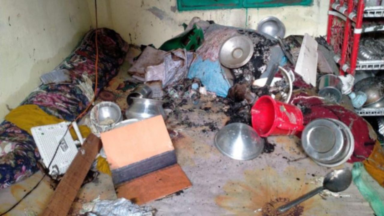 নারায়ণগঞ্জের সিদ্ধিরগঞ্জে বিস্ফোরণ হওয়া টিন শেড বাড়ি। ছবি- রূপালী বাংলাদেশ