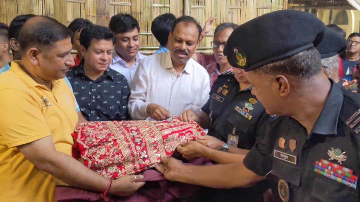 নারায়ণগঞ্জে দুর্গাপূজা মণ্ডপ পরিদর্শনে র‍্যাব-১১। ছবি- রূপালী বাংলাদেশ