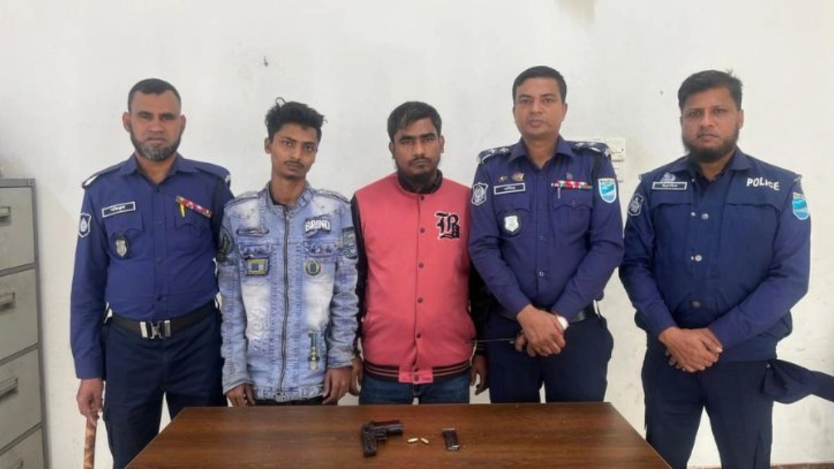 গ্রেপ্তার ২ জন। ছবি- রূপালী বাংলাদেশ