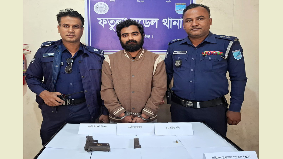 গ্রেপ্তারকৃত ব্যক্তি। ছবি : রূপালী বাংলাদেশ