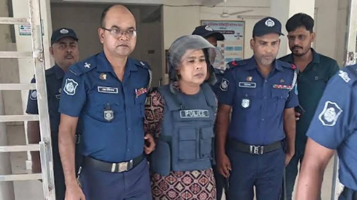 শীর্ষ সন্ত্রাসী এবং জেলা শ্রমিক লীগের সভাপতি গোলাম নাছিরকে গ্রেপ্তার করেছে পুলিশ।       ছবি- সংগৃহীত