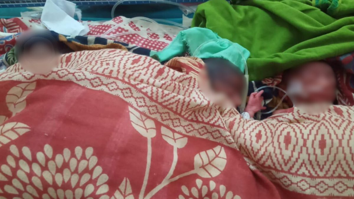জন্ম নেওয়া নবজাতকদের মধ্যে তিনজন। ছবি- রূপালী বাংলাদেশ